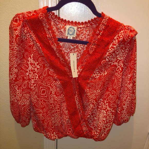 Red top - Picture 2 of 4